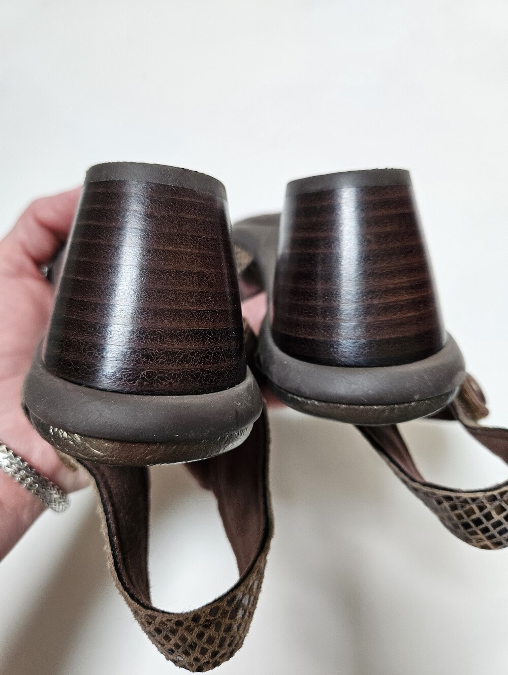 Aravon Comfort Sandal By New Balance- Bronze Sz 7 Like New Condition - Picture 6 of 9